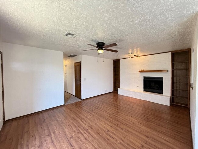 Building Photo - 1109 Dustin Dr