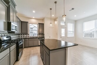 Building Photo - 1531 Crystal Stream Dr