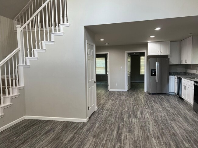 Building Photo - 220 St Croix Dr