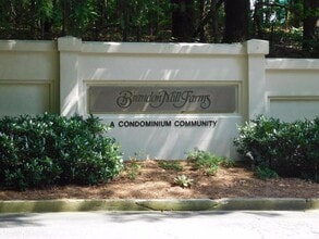 Building Photo - 2008 Huntingdon Chase