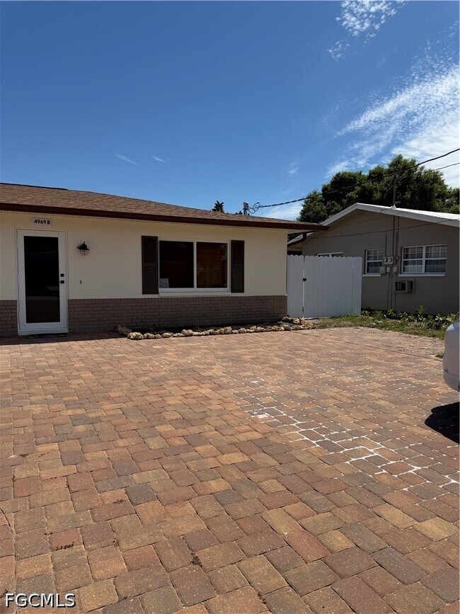 Foto del edificio - 4969 Vincennes St