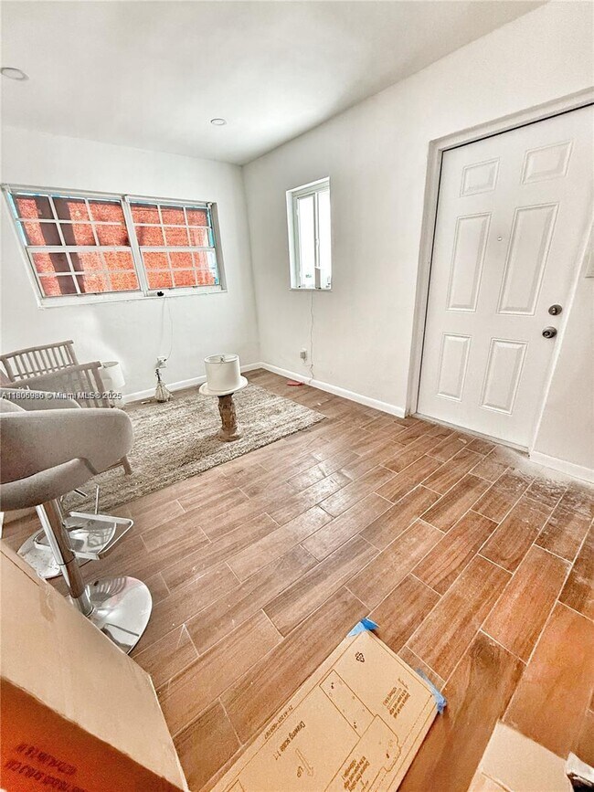 Foto del edificio - 7031 SW 27th St