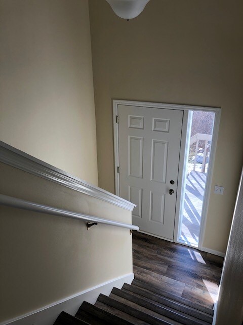 Entrance - 218 Thomson Ln