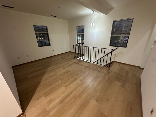 Foto del edificio - 1747 E 2nd St