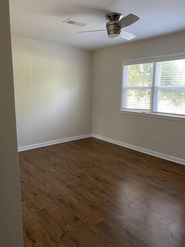 Building Photo - 5101 Lawson Ave