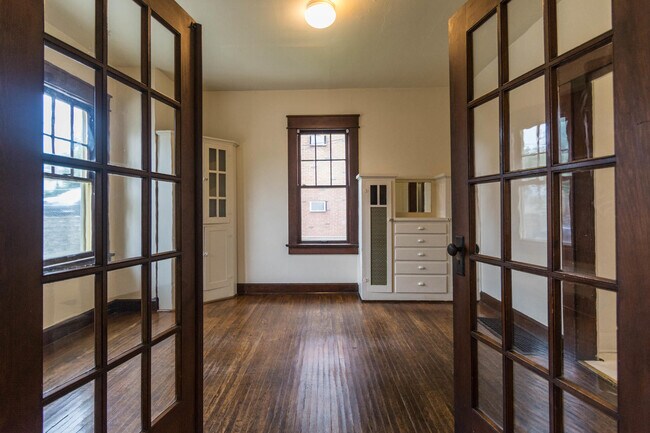 French doors to dining room, more built-ins - 505 S Washington St