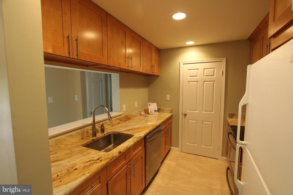 Foto principal - 8604 Shadwell Dr