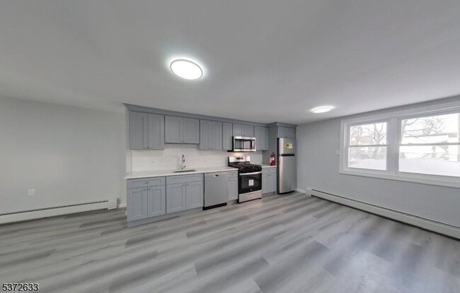 Building Photo - 130 1st St