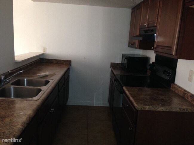 Foto del edificio - 2 br, 1.5 bath Townhome - 2833 Fayette St
