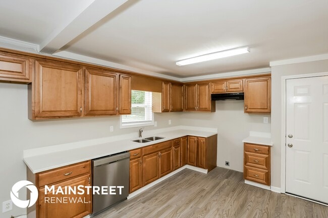 Building Photo - 15 Pine Valley Dr