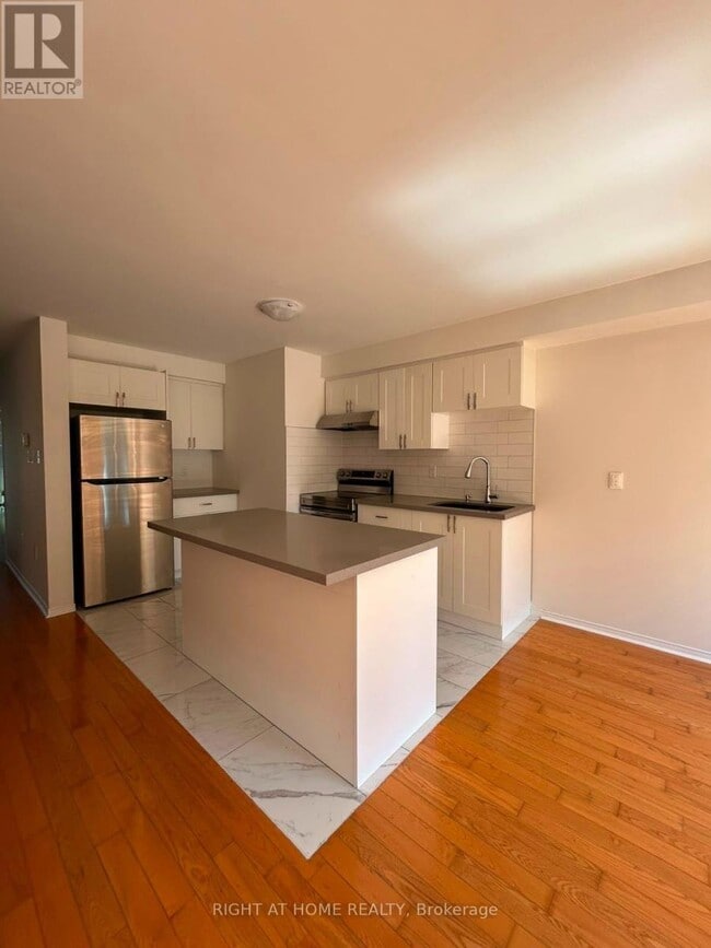 Building Photo - 54 Henderson Crescent