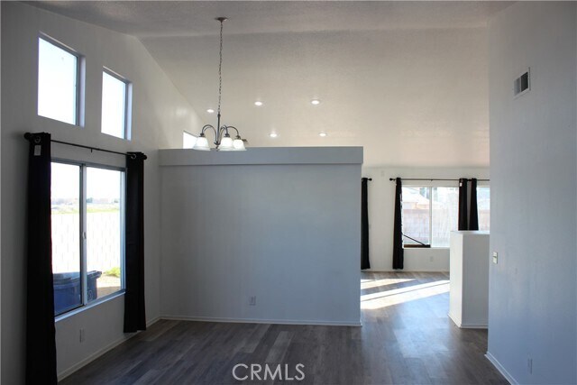 Foto del edificio - 44762 Shadowcrest Dr