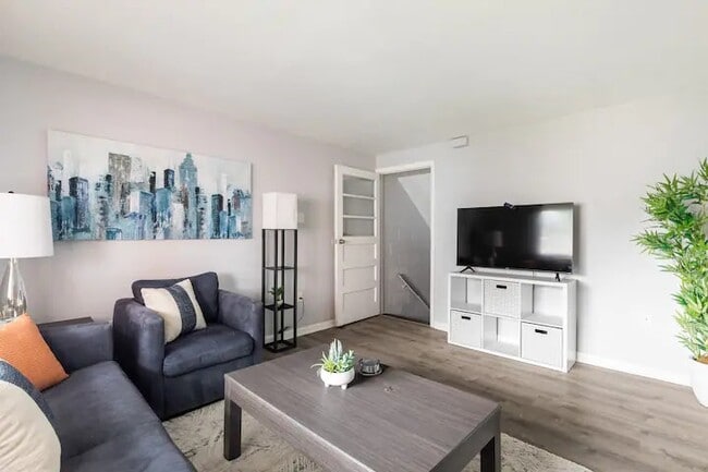 Photo - 1115 Mary Ann St Apartment