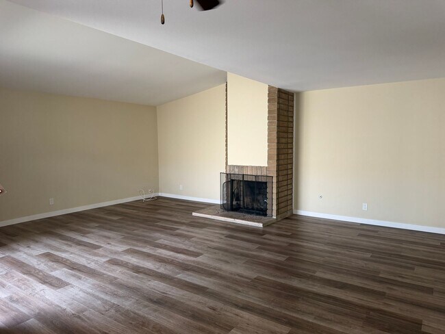 Foto del edificio - 6250 Mockingbird St