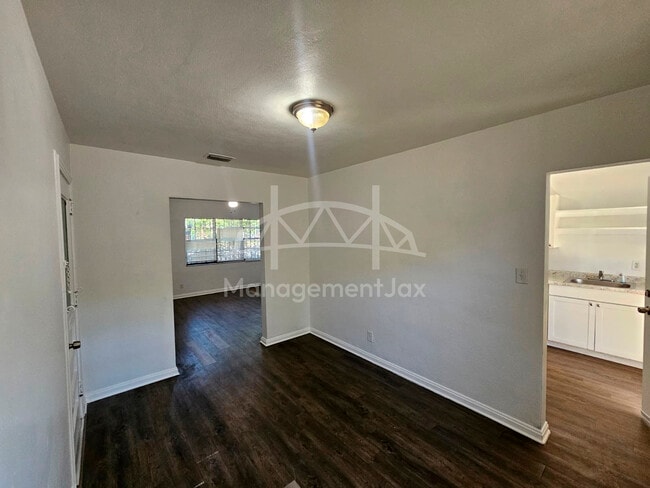 Building Photo - 1010 Edgewood Ave W