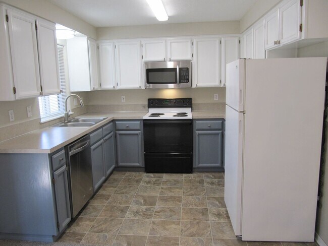Foto del edificio - Three Bedroom Home on a Cul-de-sac, Landscaping Provided!