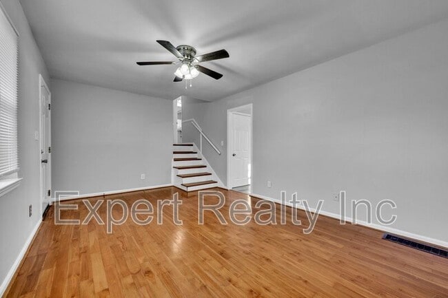 Foto del edificio - 624 Cresap Cir NE