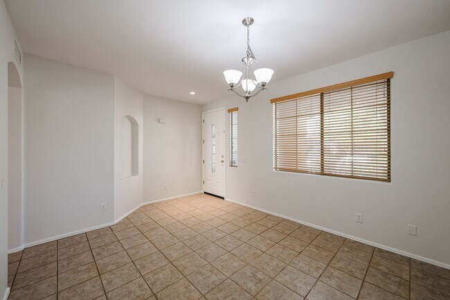 Foto del edificio - MOVE IN SPECIALS!!  Charming 4 Bed 2 bath ...