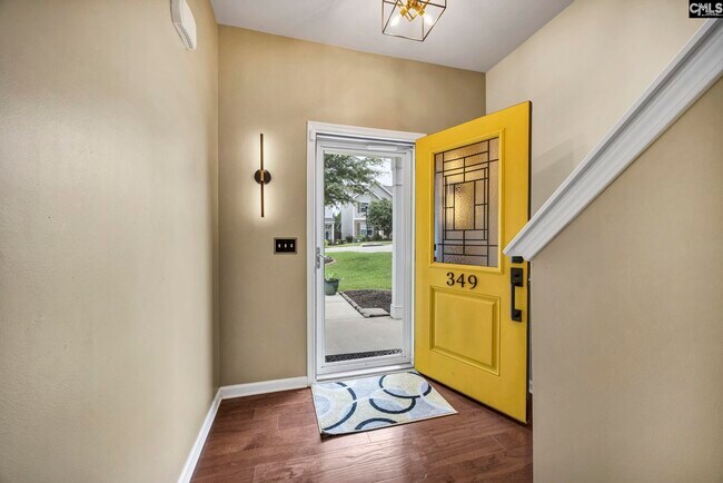 Foto del edificio - 349 Gracemount Ln