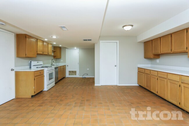 Foto del edificio - 5004 Lake Dawnwood Dr