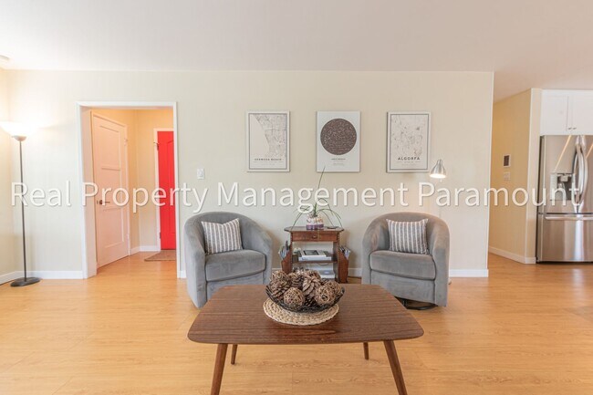 Foto del edificio - Modern, Eco-Friendly 4BR Home with Views i...
