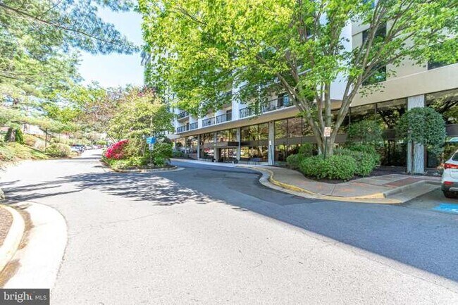 Foto del edificio - 3800 Powell Ln