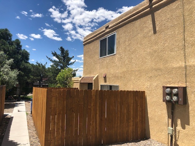 Building Photo - Spacious 2 bedroom with attached garage!