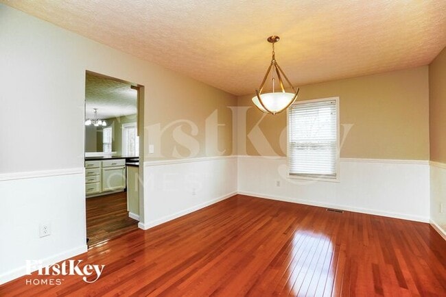 Building Photo - 841 Elgin Cir