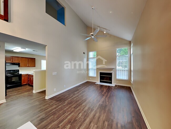 Building Photo - 1212 Wembley Dr