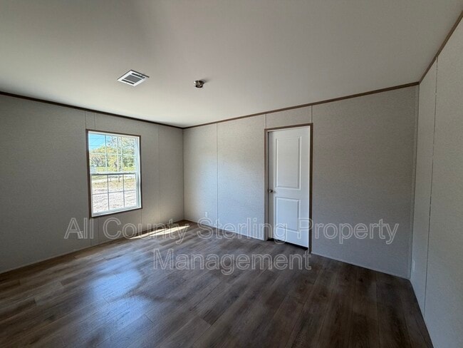 Building Photo - 129 SE Perfect Ct