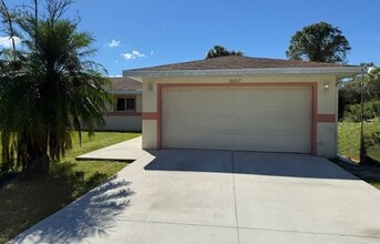 Building Photo - 3867 Hollycrest St