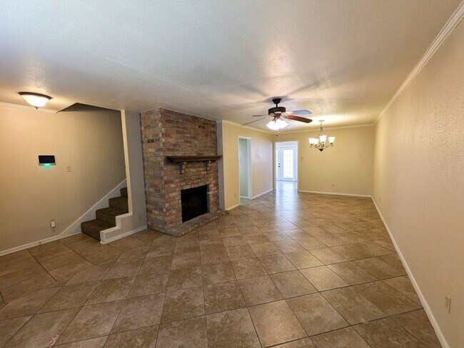Building Photo - 956 Sunmeadow Dr