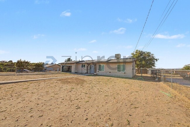 Foto del edificio - 18154 Hackberry St