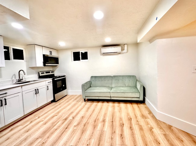 Building Photo - 76 W 200 S St