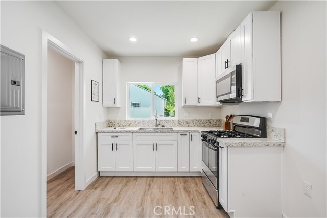 Building Photo - 7006 Encino Ave