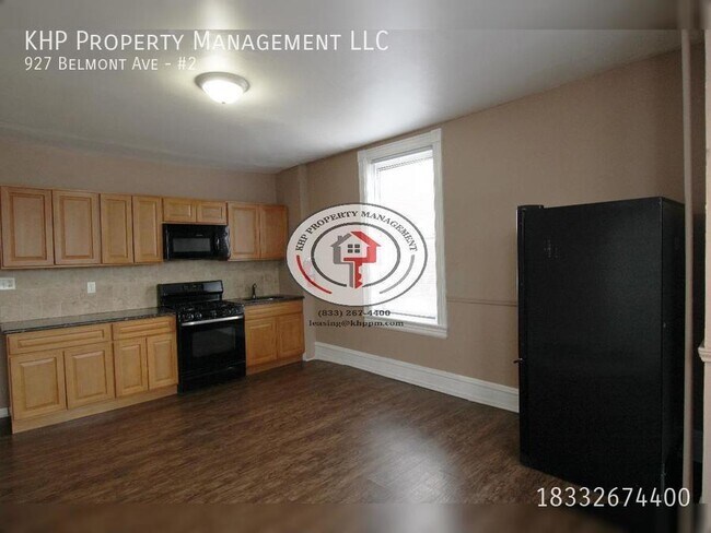 Building Photo - ONE MONTH FREE RENT! Comfortable 1 Bed in ...