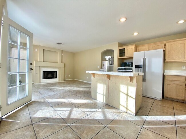 Building Photo - 8009 Dover Shores Ave