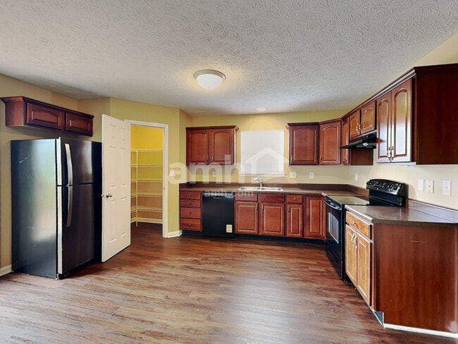 Building Photo - 942 Sheets Ct