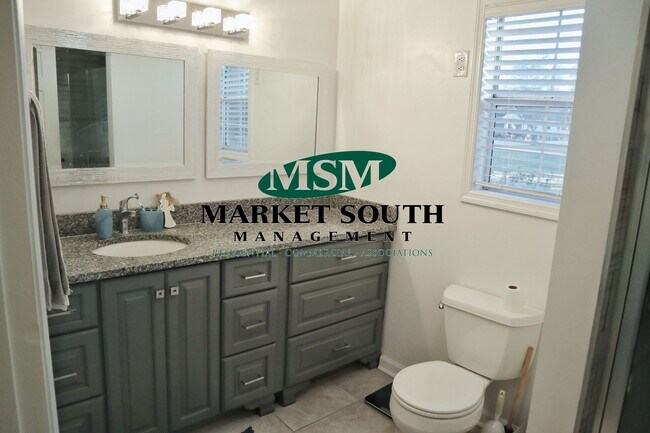 Foto del edificio - CUTE AND COZY THREE BEDROOM -AVAILABLE BY APPOINTMENT ONLY PRIOR TO 01/01/2026