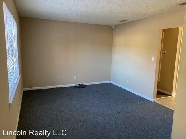 Building Photo - 2 br, 1 bath House - 7 Shanna Cir Apt B