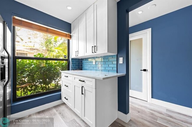 Building Photo - 3082 S Oakland Forest Dr