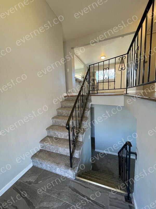 Building Photo - 1611 Sawyer Way