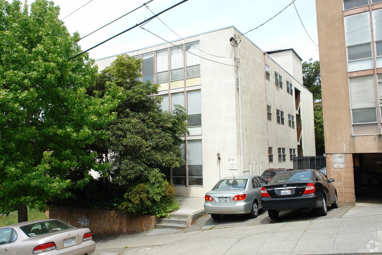 Building Photo - 2701 Ridge Rd
