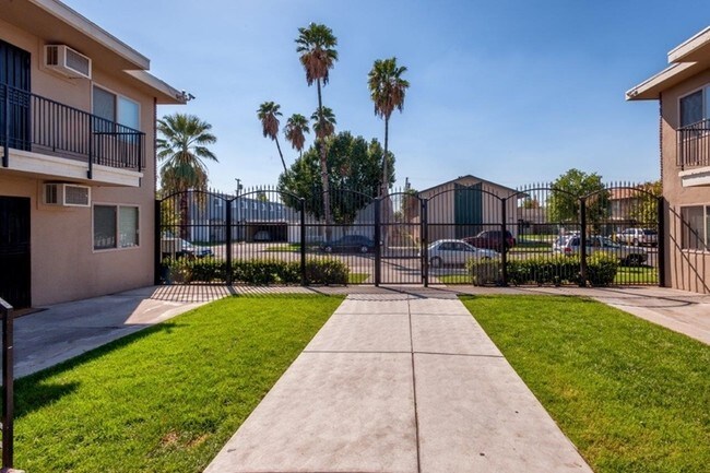 Foto del edificio - 1368-1396 E San Bruno Ave
