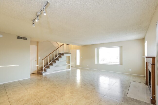 Building Photo - 4461 W Yorkshire Dr