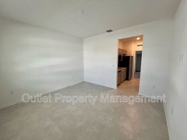 Foto del edificio - 692 Reggie Rd