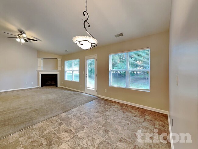 Foto del edificio - 142 Jacobs Woods Cir