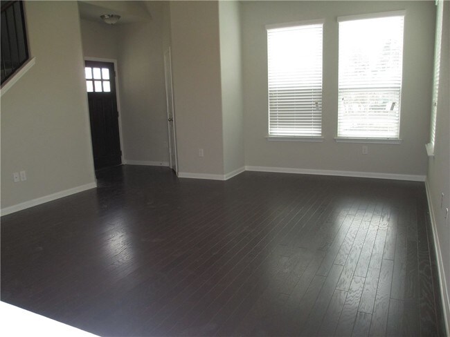 Building Photo - 1704 Willow Vista