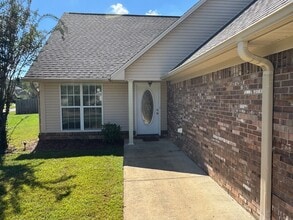 Building Photo - 136 Garden Terrace Dr