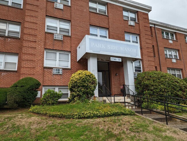 Building Photo - Two Bedroom Unit on Fourth Floor
